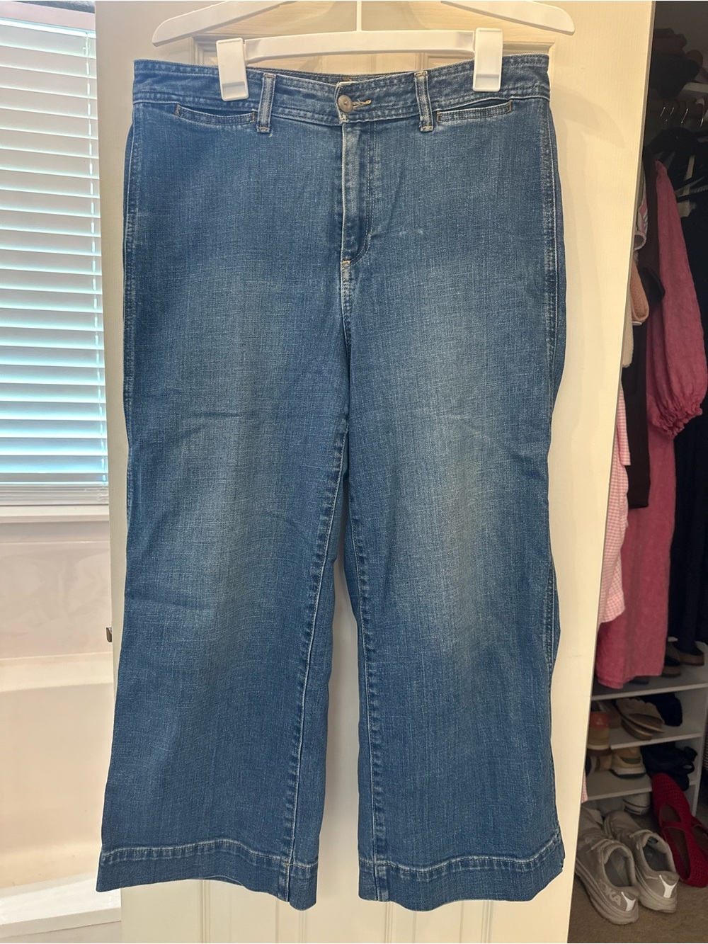 GAP High Rise Wide-leg Crop Jeans in Medium Blue